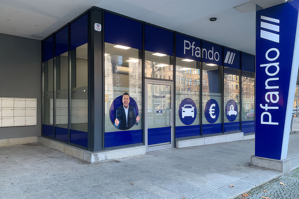 Außenansicht einer Pfando-Filiale
